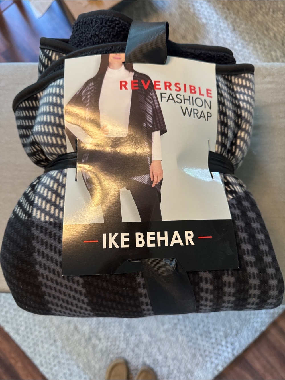 Ike Behar Reversible Fashion Wrap in Black & Gray Houndstooth